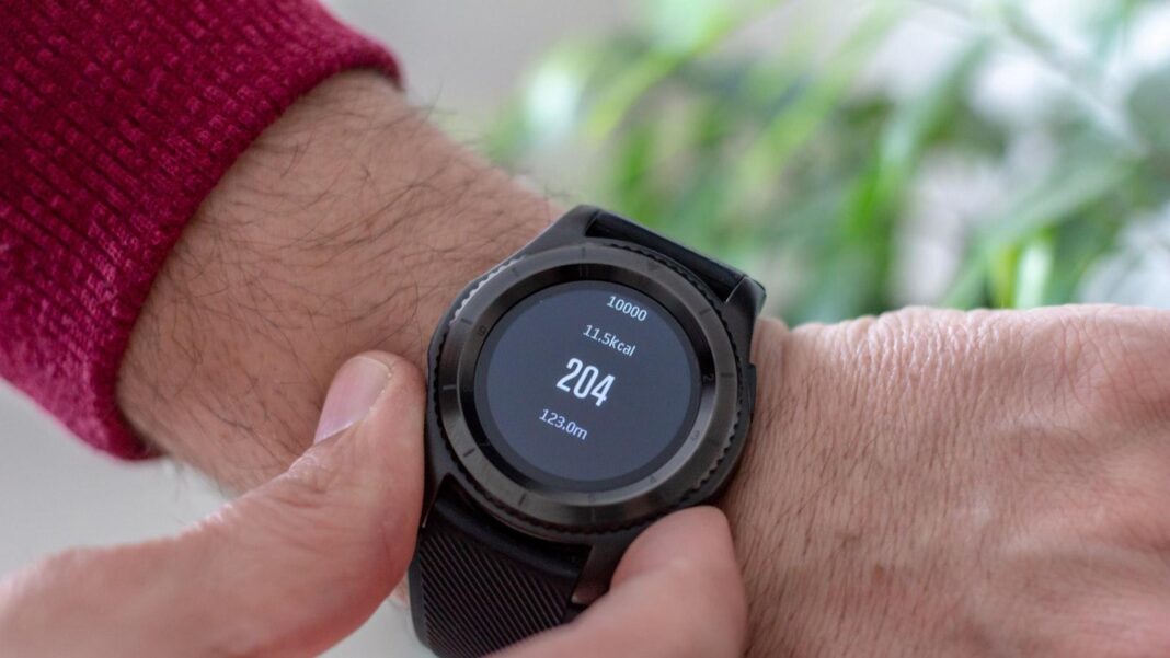 Wearable Tech for Seniors: Devices to Monitor and Enhance Health